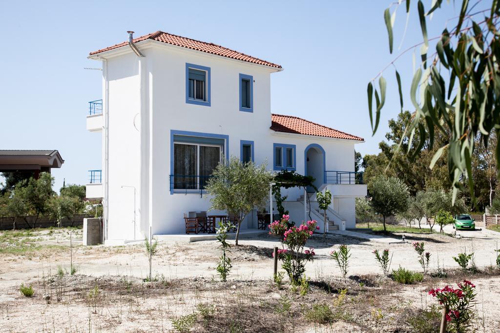 Romanos XI Xi Beach Екстер'єр фото