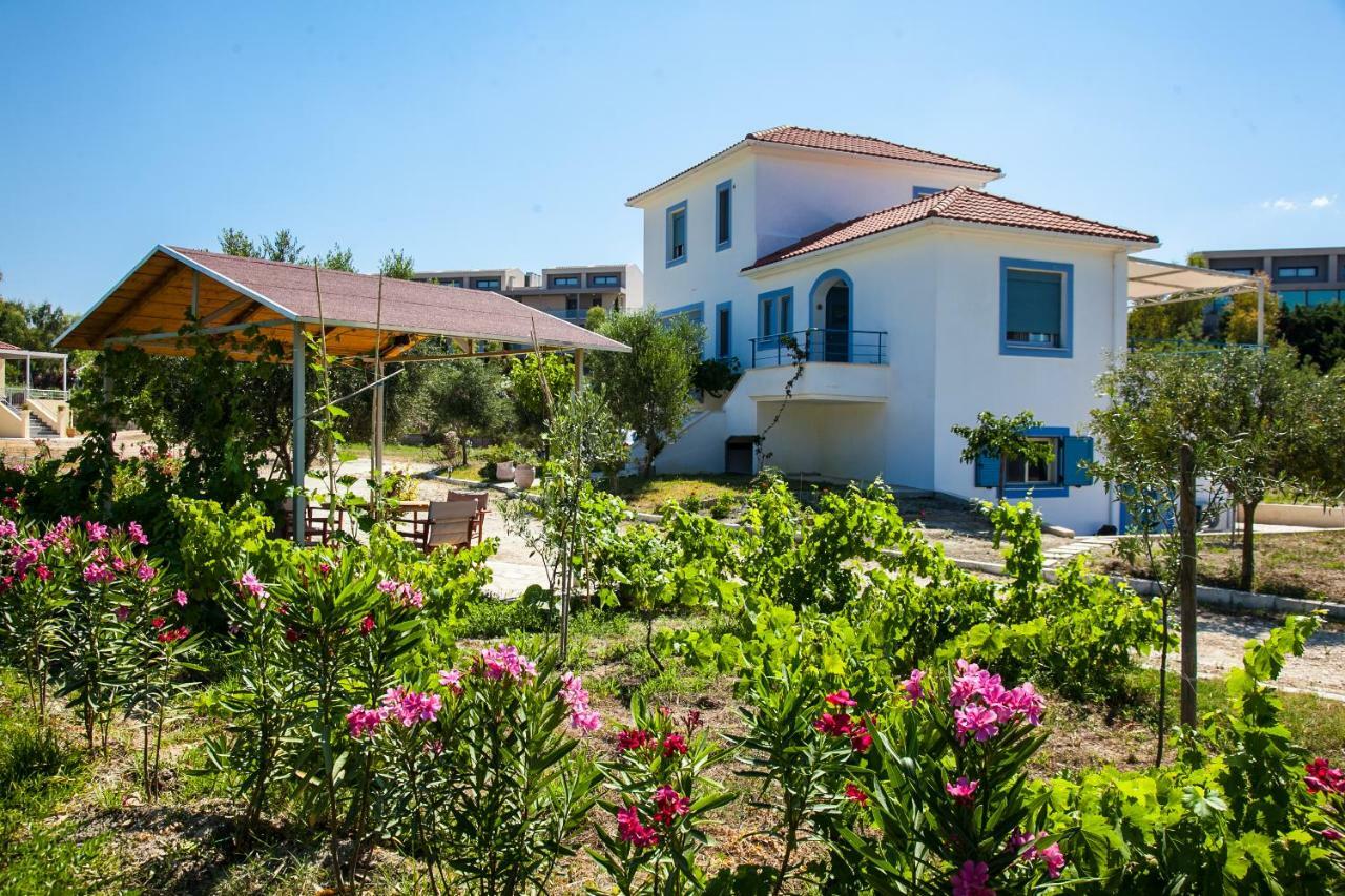 Romanos XI Xi Beach Екстер'єр фото