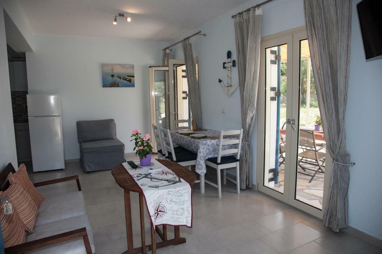 Romanos XI Xi Beach Екстер'єр фото